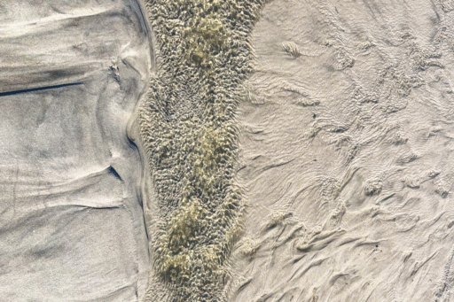 Who is loving? Water on sand